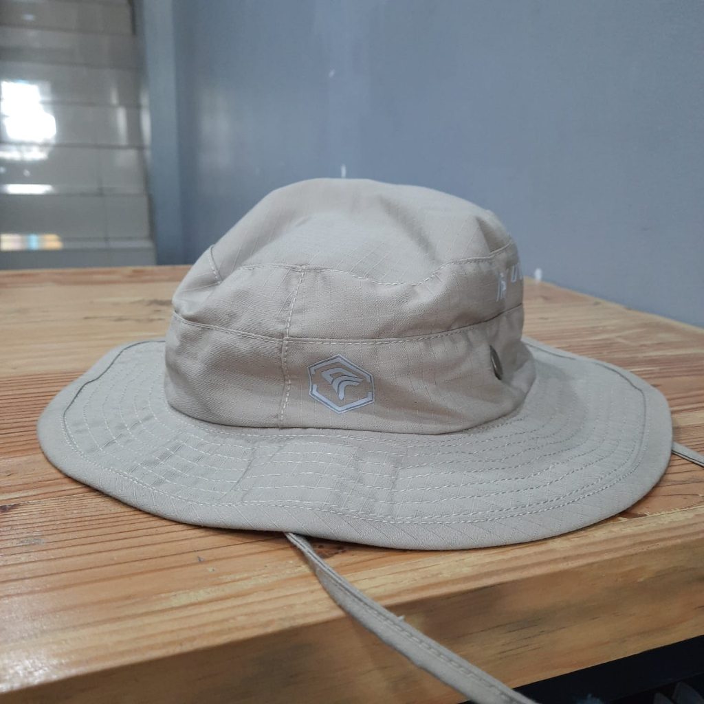 TOPI RIMBA ESCUDOS FORESTER