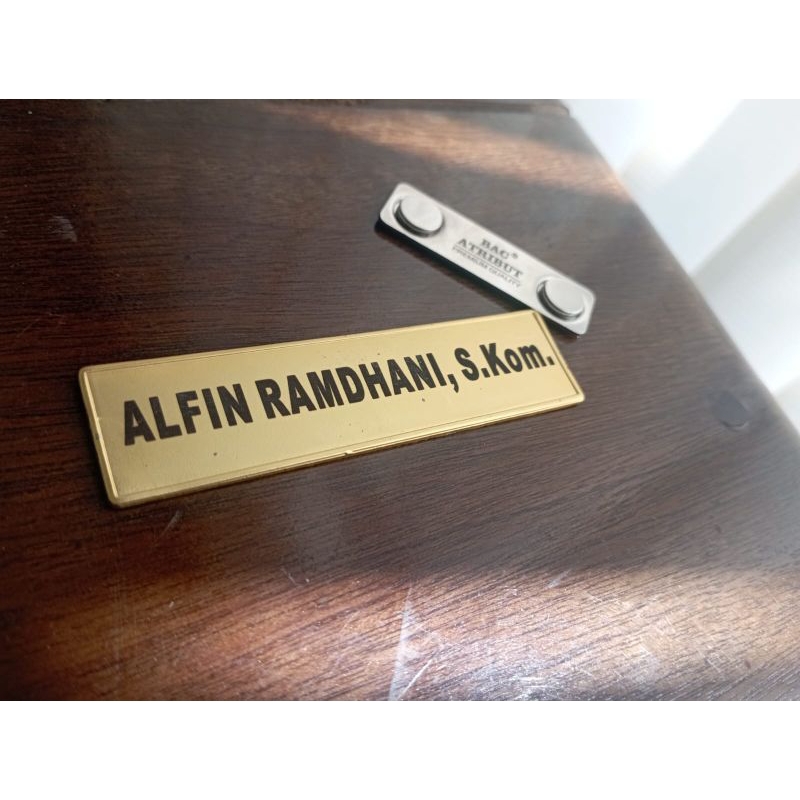 

Name tage papan nama logam bukan akrilik