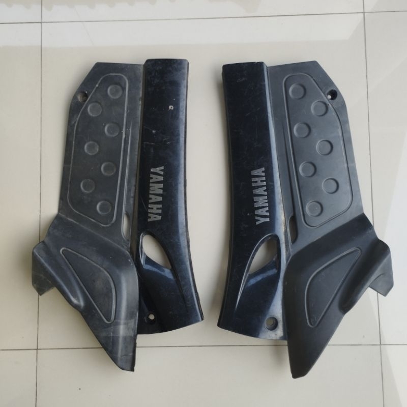 tutup aki cover aki body aki pelindung aki samping kanan kiri Yamaha Nouvo lele original