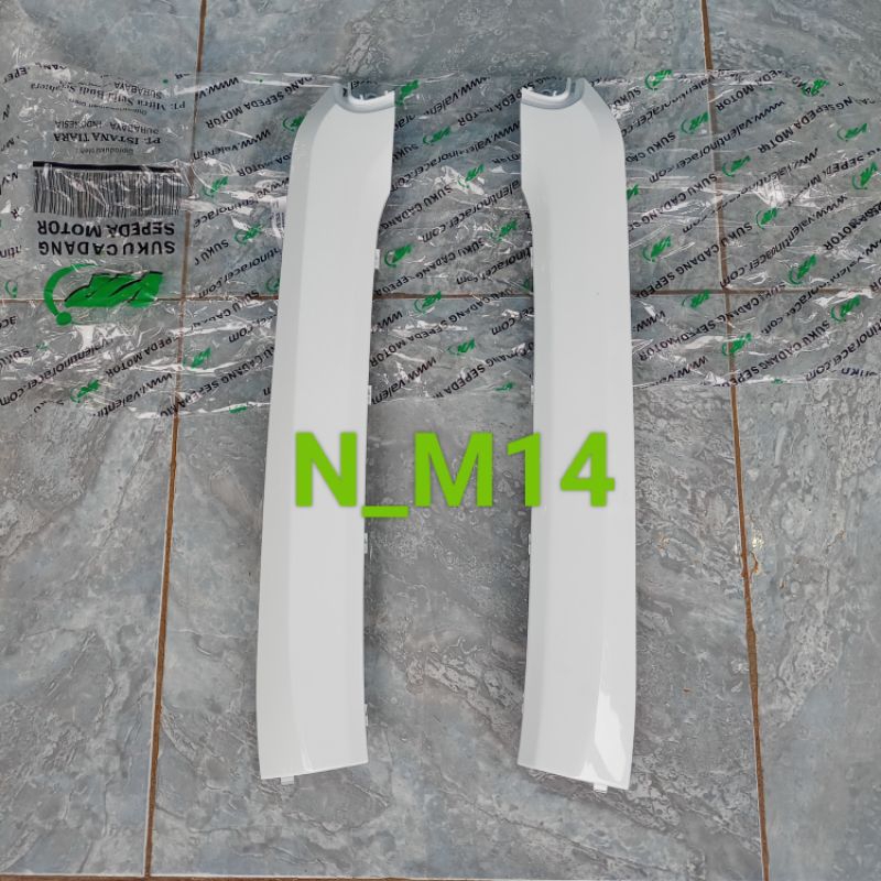 Dek kolong samping R/L scoopy donat 2018-2019 putih