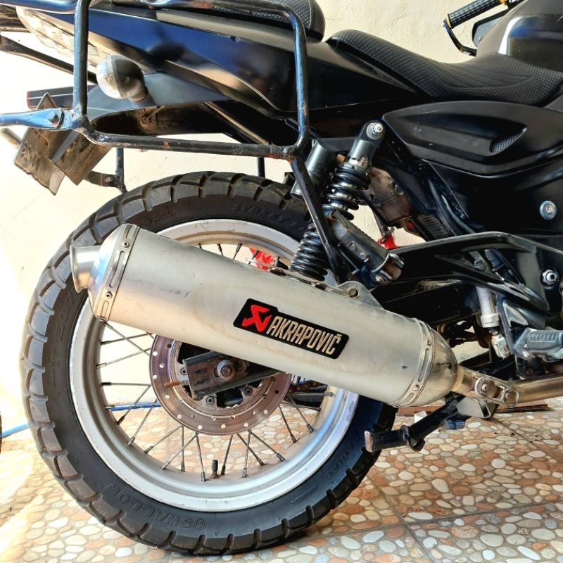 STIKER KNALPOT PULSAR 220 MODEL AKRAPOVIC BAHAN ALUMINIUM ANTI PANAS