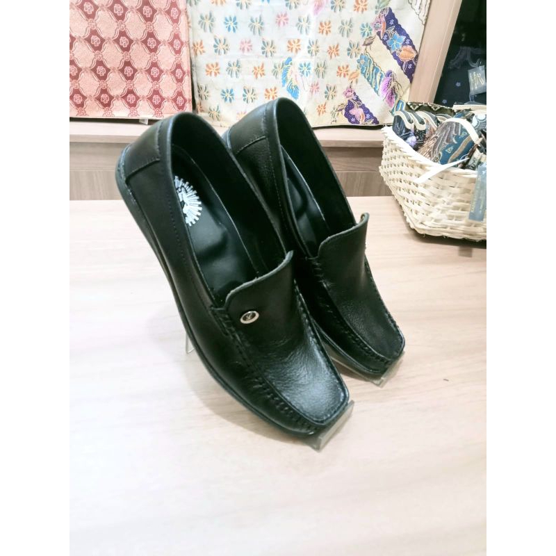 sepatu casual moccasin wanita dewasa