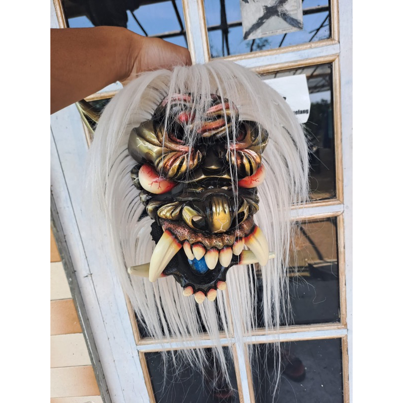 Topeng blegor sintetis