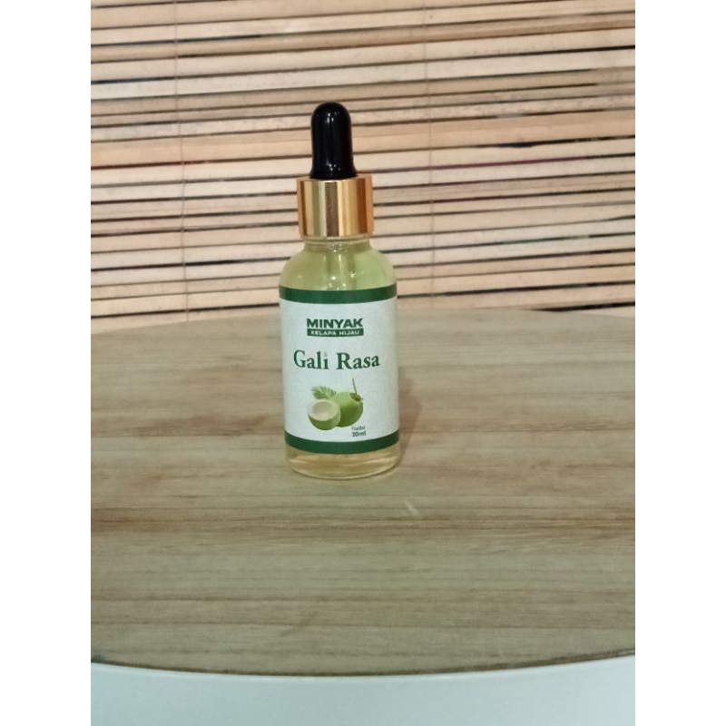 Minyak kelapa hijau dan minyak kemiri