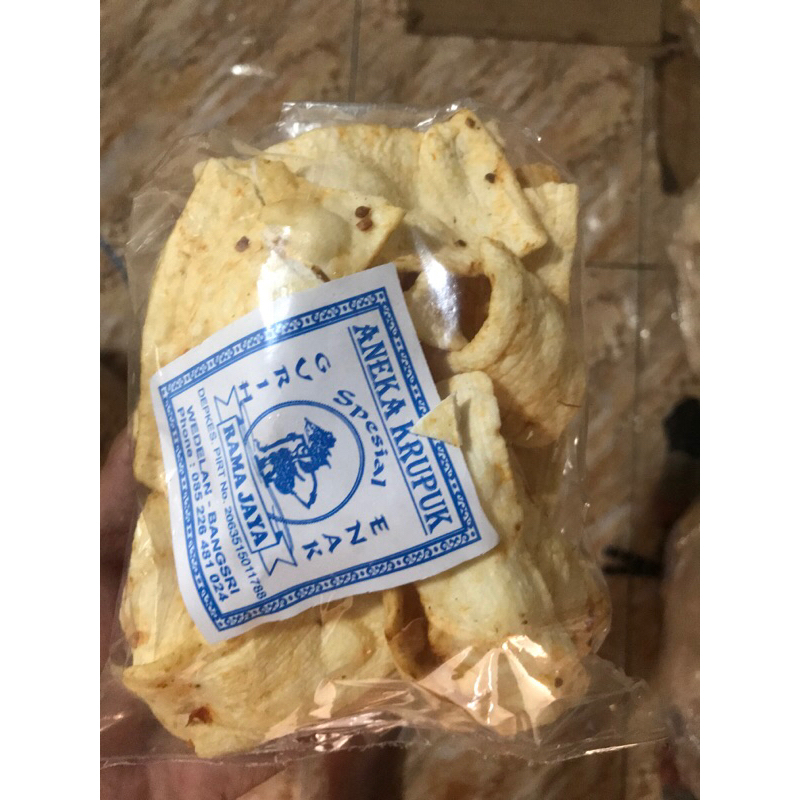 

berbagai macam aneka krupuk matang