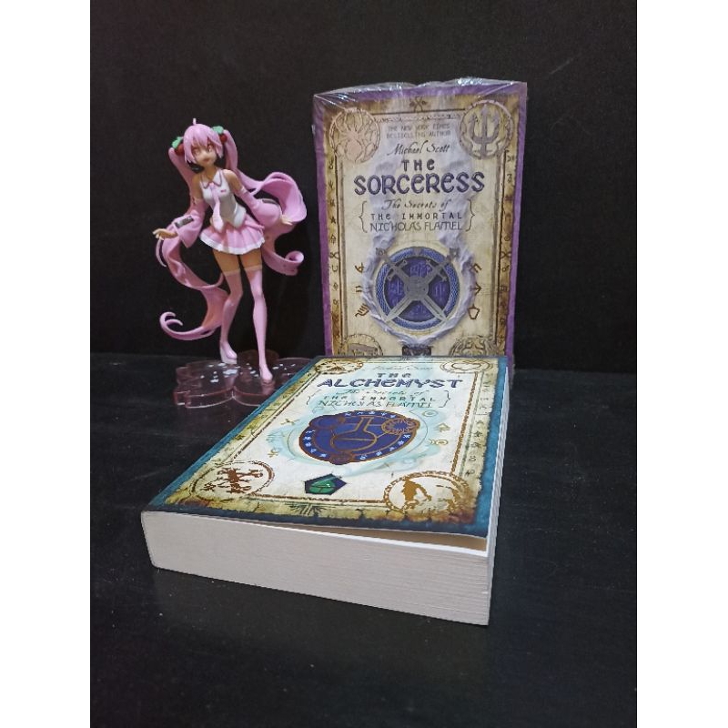 Novel Fantasi The Secret Of Immortal Nicholas Flamel By Michael Scott
