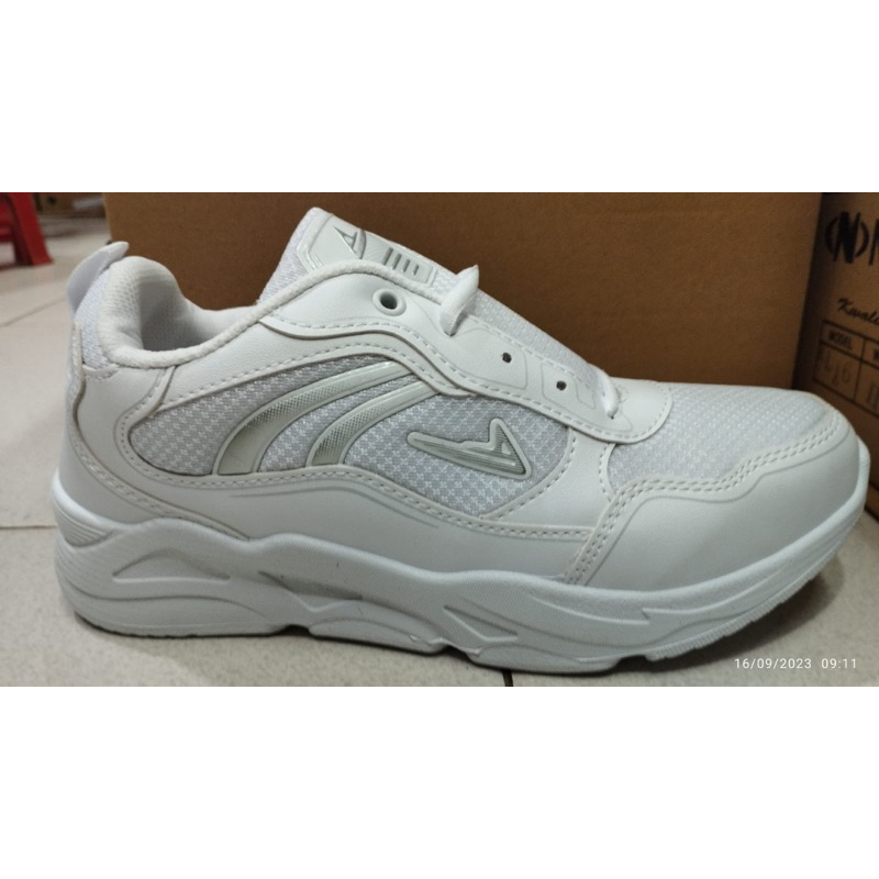 SEPATU PUTIH PRO ATT