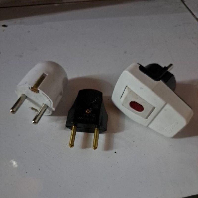 Steker colokan bulat gepeng kombinasi saklar BROCO