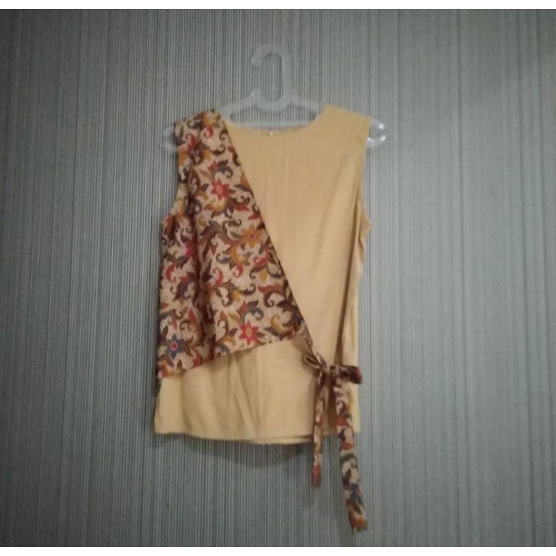 PRELOVED - Cotton Ink | Batik | MNG | UNIQLO | Blouse Tshirt | Atasan Wanita