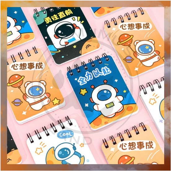 

Buku / Notebook Mini Ring A7 Motif Astronot Space Planet