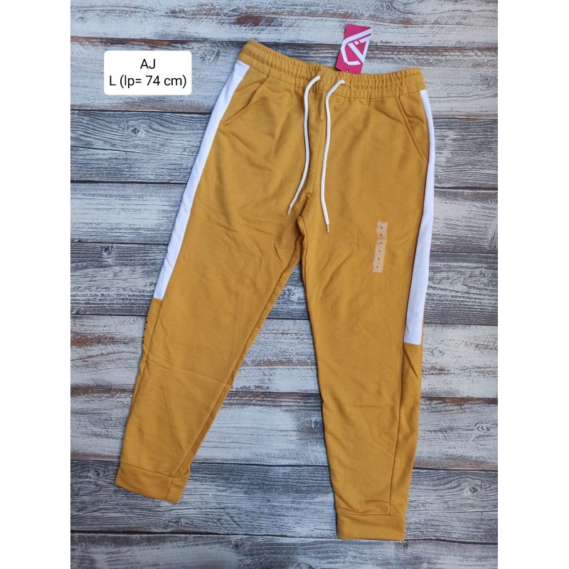 Training wanita american jeans