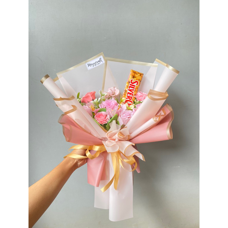

Bouquet By custom