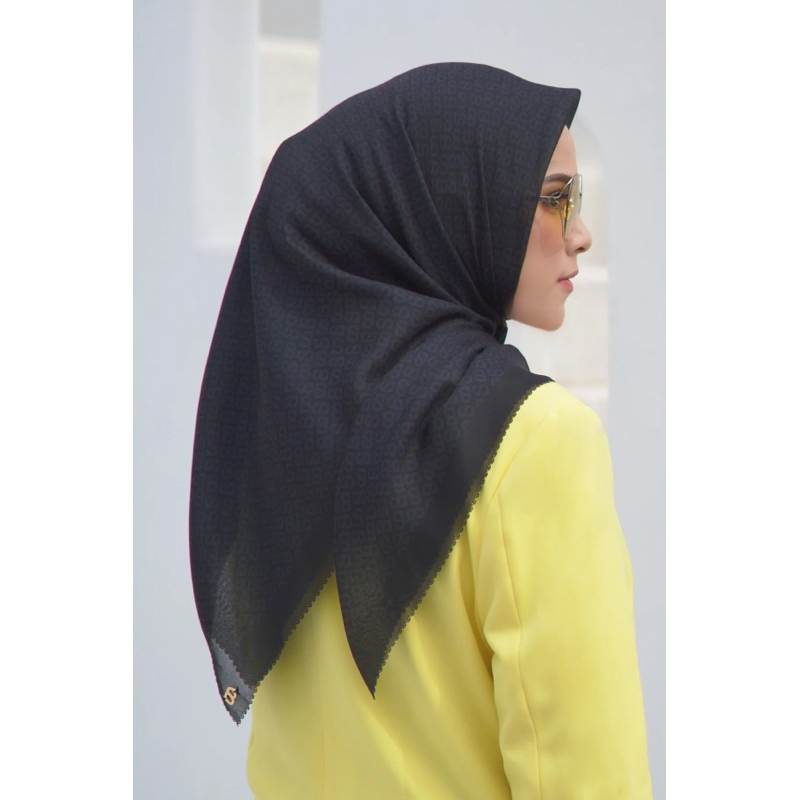 Buttonscarves The Tapis Square Black