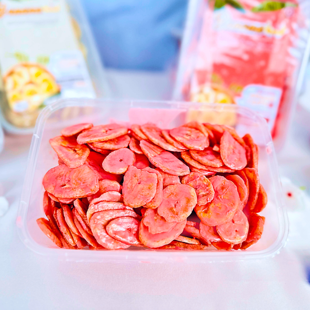 

Keripik Pisang Strawberry Lumer 250 gram | Banana Chips Strawberry Melted 250 gram