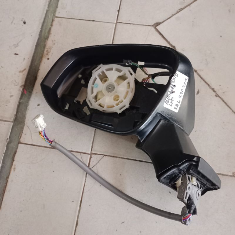spion Alphard 2019 kiri