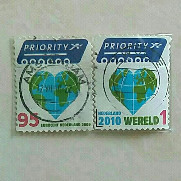 

(AB) Perangko Belanda 2009 & 2010 Five for the World - Heart Shaped globe Set 2pcs Used