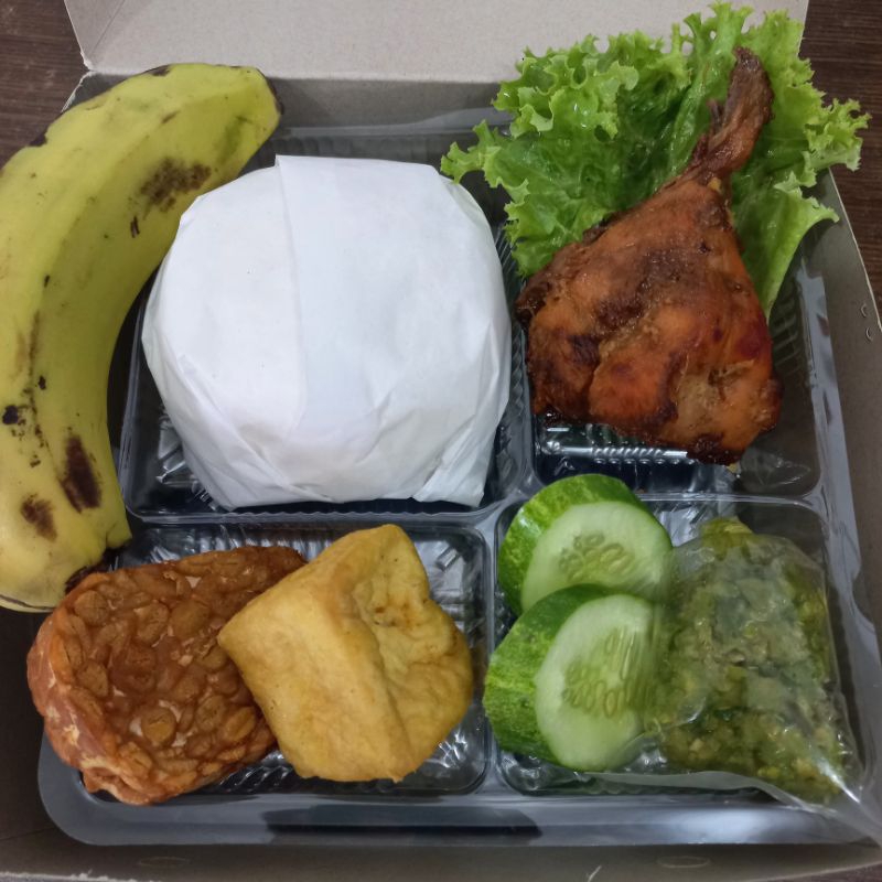 

Nasi Kotak/Nasi Box Spesial Menu Ayam Sambel Cabe Ijo