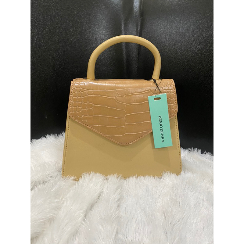 BERRYBENKA- Tas Selempang Wanita Sofia Phoebe Flap Sling Bag