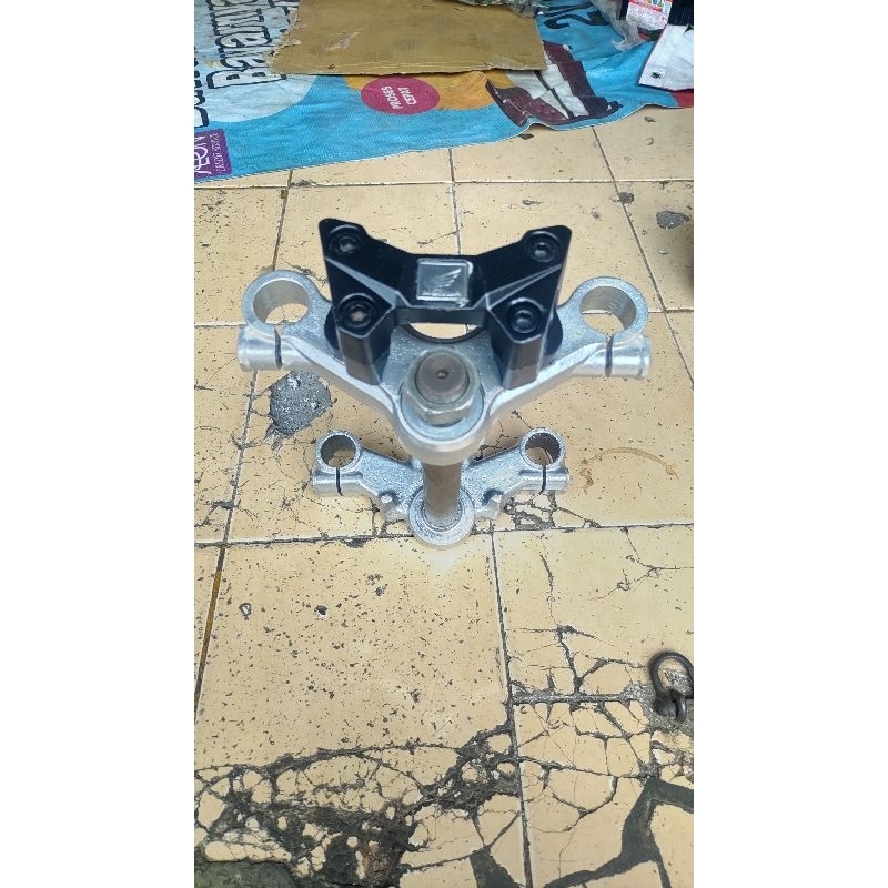 T SHOCK DEPAN SEGITIGA SHOCK DEPAN SATRIA FU ORIGINAL PNP TIGER/MEGA-PRO/GL-MAX