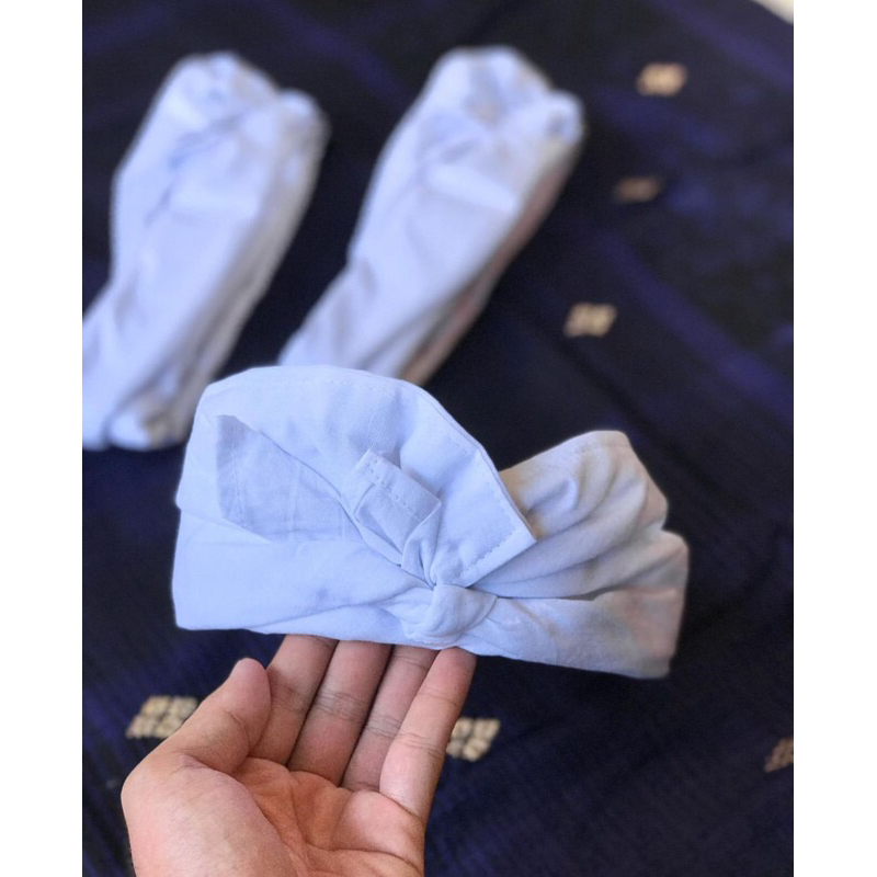 Udeng putih jadi//Bungkulan jdi//