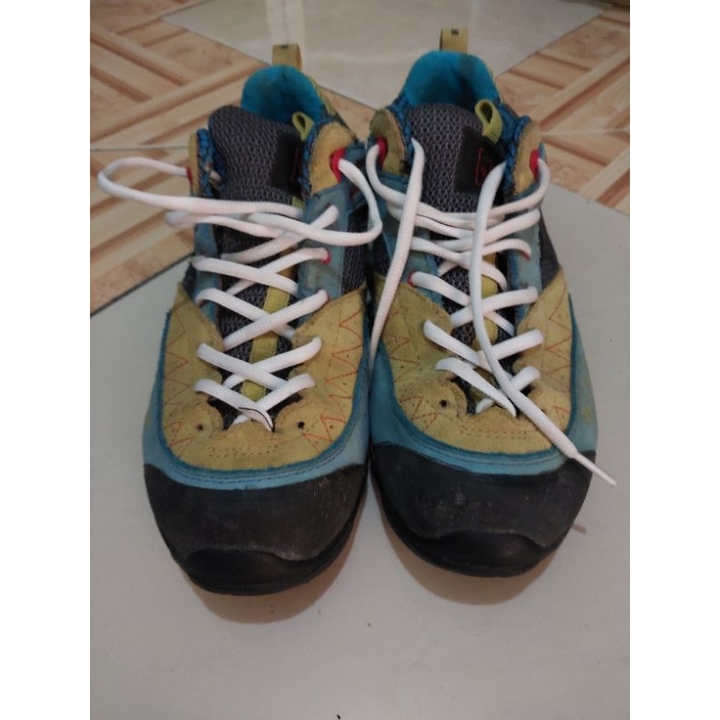 Sepatu gunung second outdoor