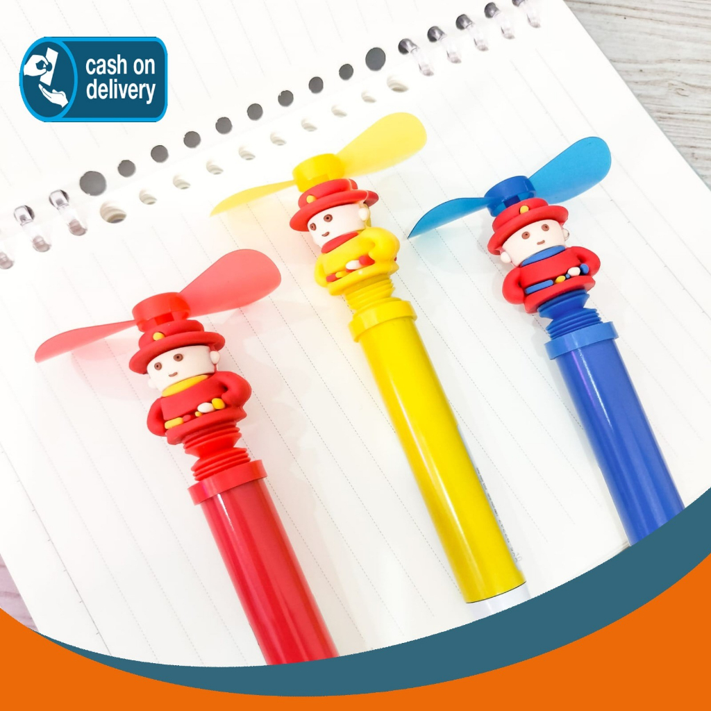 

PULPEN KIPAS ELEKTRIK ORANG BERTOPI PEN FREE BATERAI ALAT-ALAT SEKOLAH AESTHETIC COD LUCU IMUT KADO UNIK TERMURAH