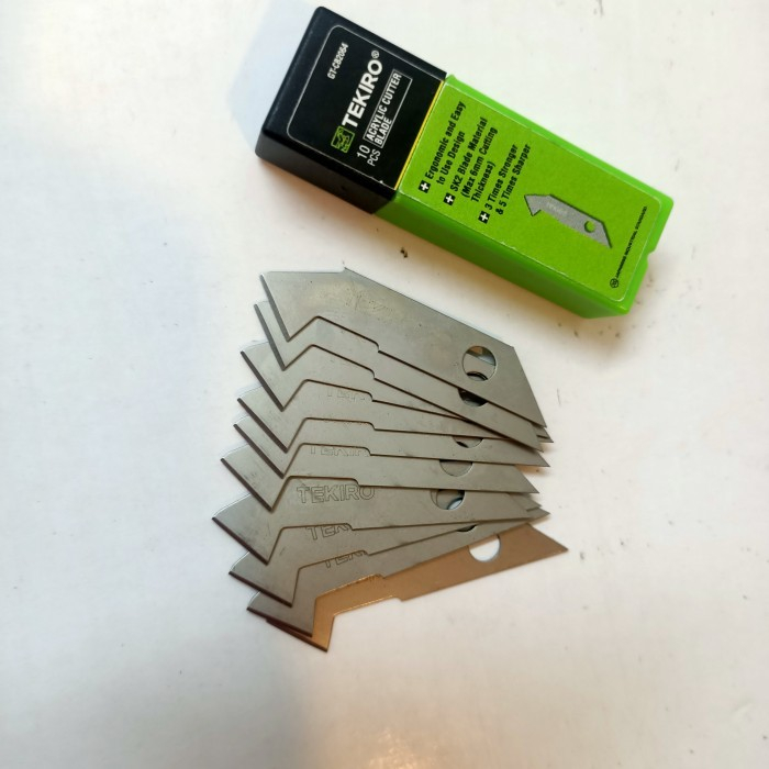 

Tekiro Anak Pisau Cutter Akrilik Isi 10 pcs