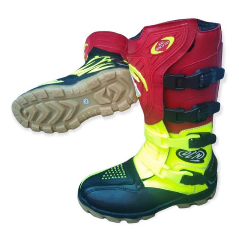 sepatu croos DLN