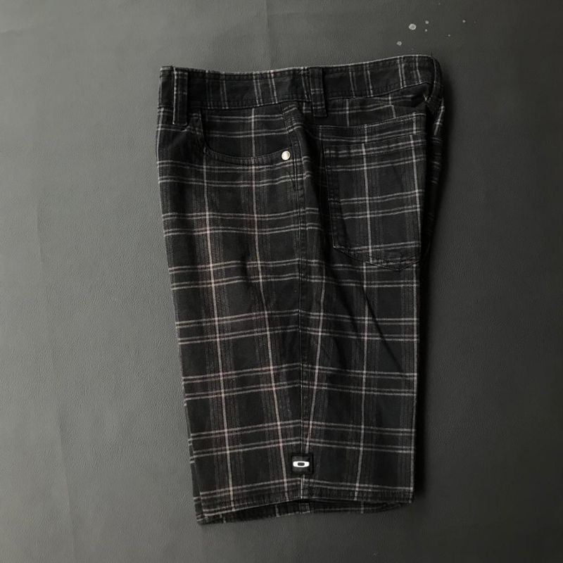 celana pendek Oakley size 30 second bekas