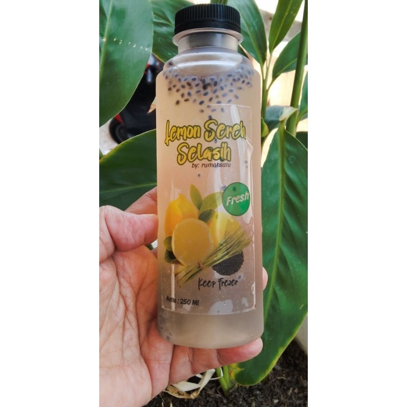 

Minuman Lemon Sereh Selasih. Dibuat dengan bahan berkwalitas, air matang, gula pasir, sereh segar, berlimpah biji selasih. Harga sangat murah. Bisa untuk acara acara. Lemonnya segarrr. Welcome drink. Bazar, Dll. Bisa untuk dijual lagi