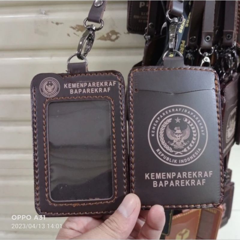 

HOLDER KALUNG ID CARD LOGO KEMENPAREKRAF COKLAT BEST QUALITY PREMIUM