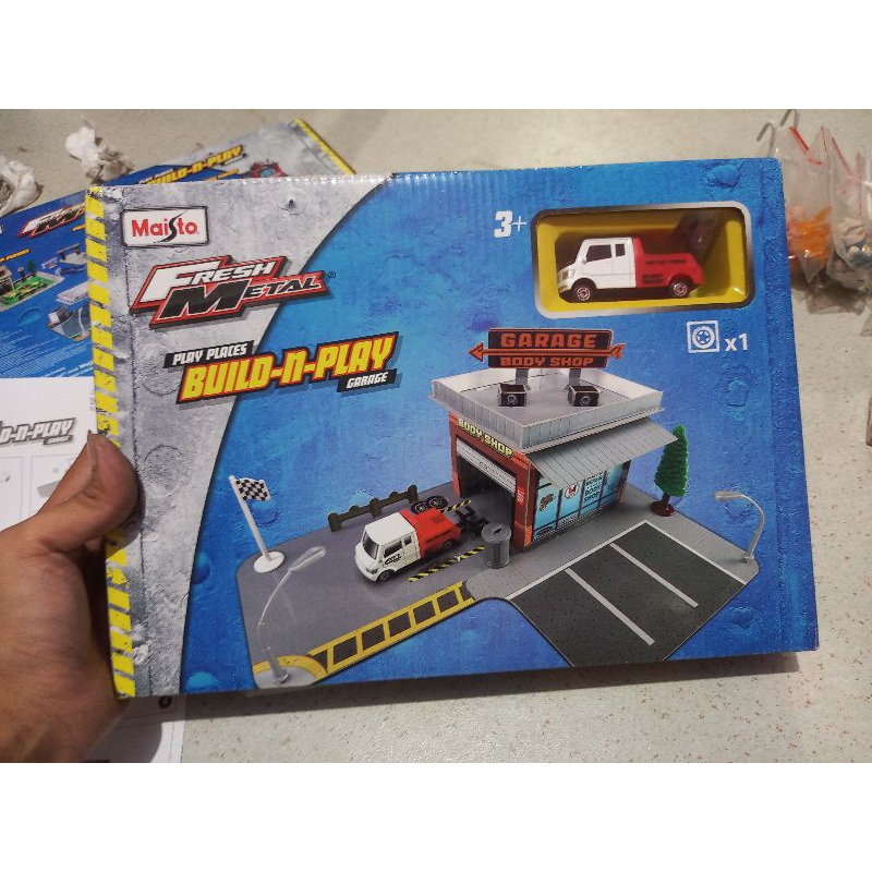 Diorama garasi maisto