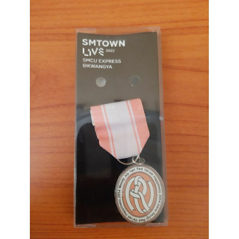 SMCU EMBLEM SEULGI RED VELVET