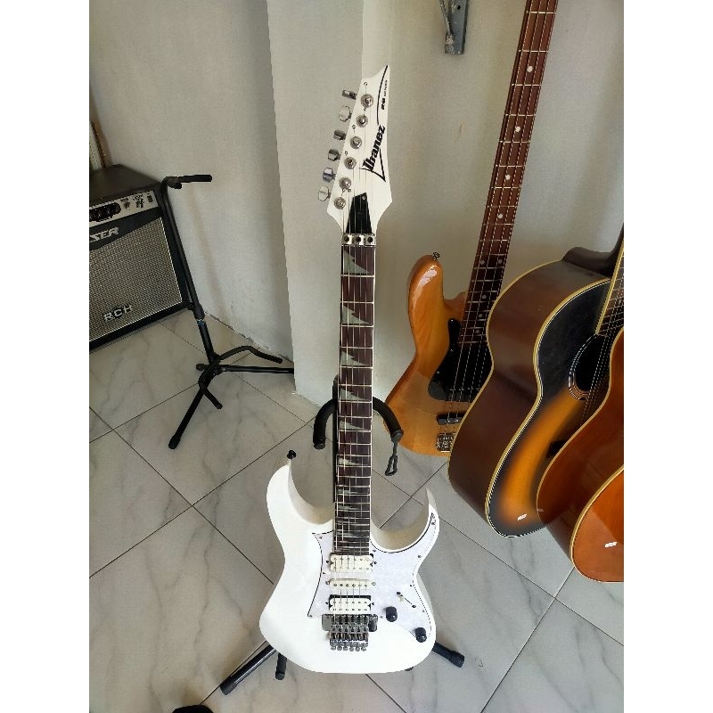 gitar listrik Ibanez RG petir