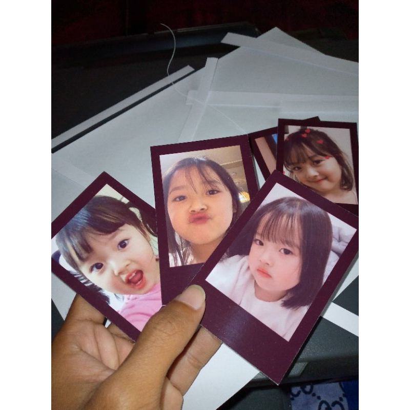 cetak foto polaroid background hitam