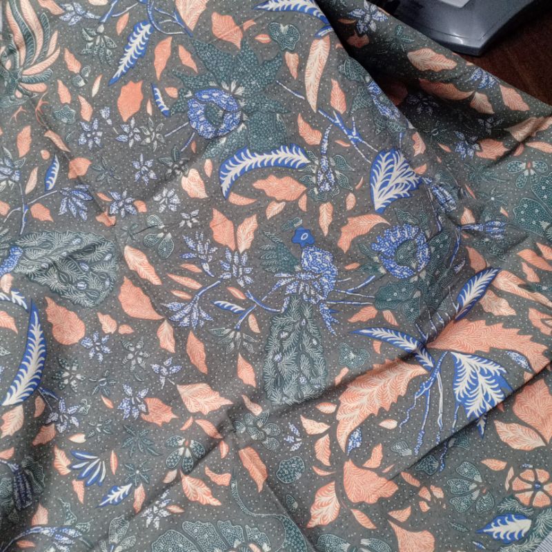 KAIN BATIK 3 NEGERI WARNA ABU SALEM