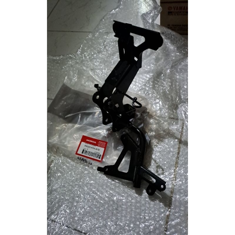 64223-K59-A70 Dudukan Lampu Vario 125 ISS/ 150 2019-2023