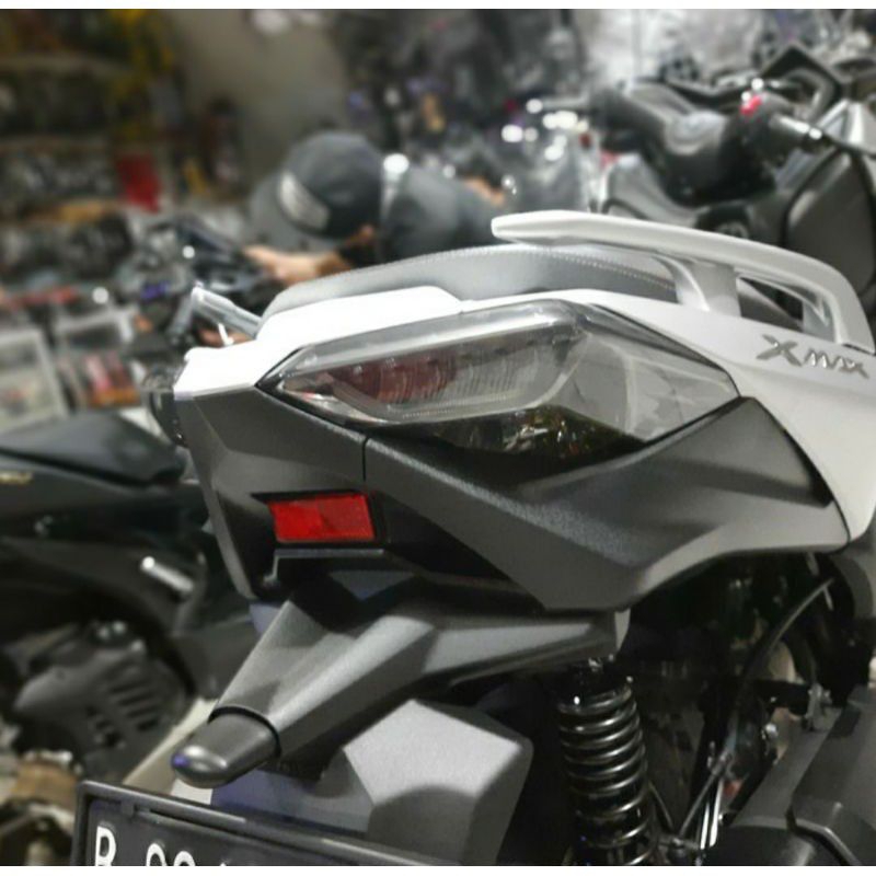 Mika lampu belakang Yamaha Xmax 250 Smoke