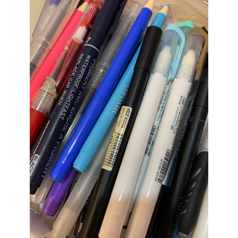 

preloved stationaries (pens and markers) <3