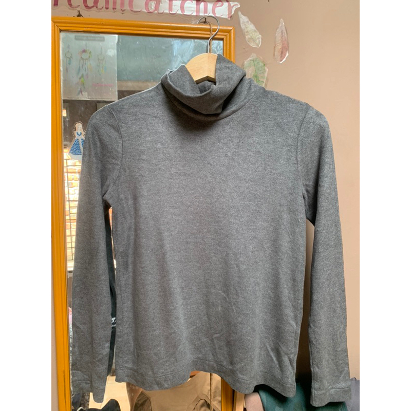 Baju atasan turtleneck merk Uniqlo / atasan wanita Uniqlo Heattech