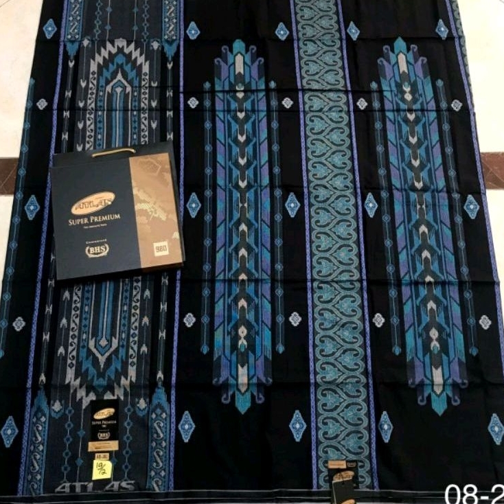 SARUNG ATLAS SUPER PREMIUM GRADE GOLD TERLARIS BKN AFKIR WARNA DASAR HITAM , PUTIH , BUKAN POLOS , S