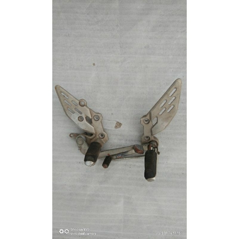 footstep depan vixion R original