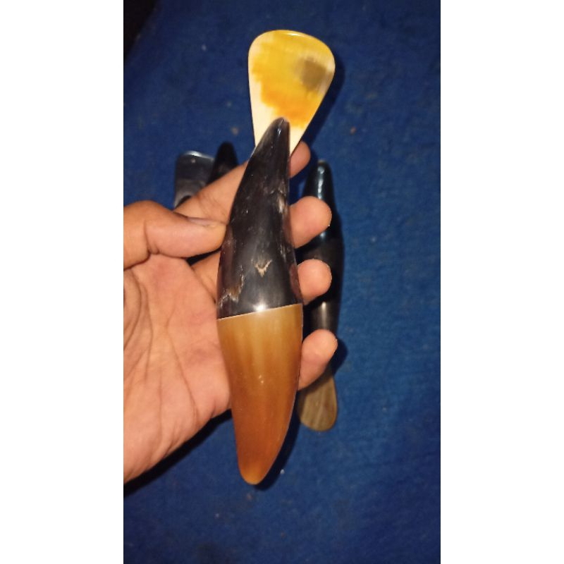 alat pijat dan kerokan badan bentuk ikan bahan tanduk