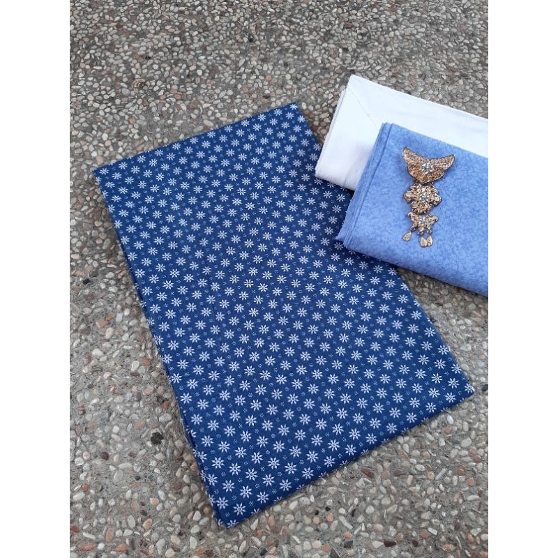 kain batik motif indigo warna denim buat seragam