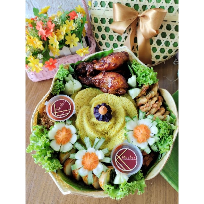 hampers makanan nasi kuning besek teratai