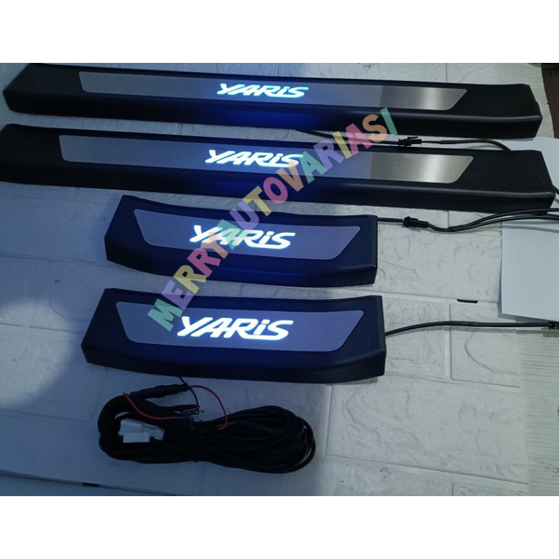 Sillplate samping mobil Yaris lampu LED biru