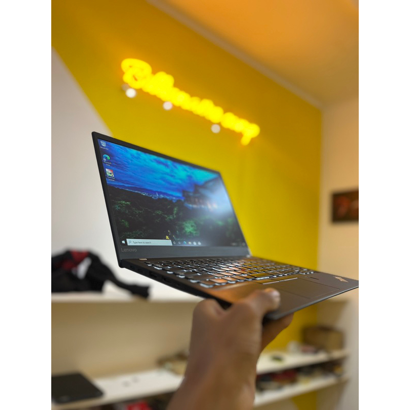 Thinkpad X1 Carbon Super Ringan i7- gen 7 8/256gb ssd slim