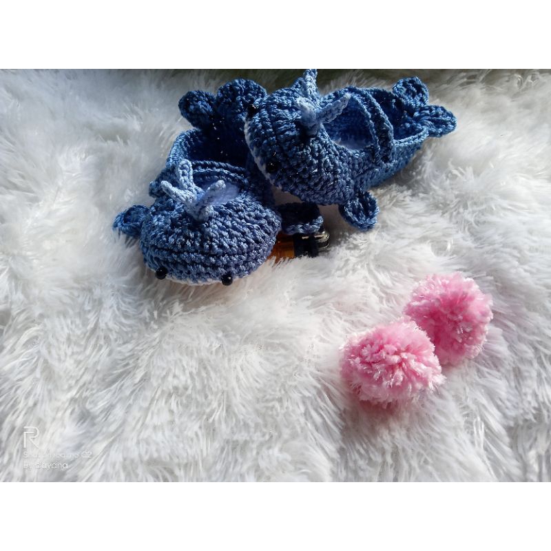 sepatu rajut bayi ikan