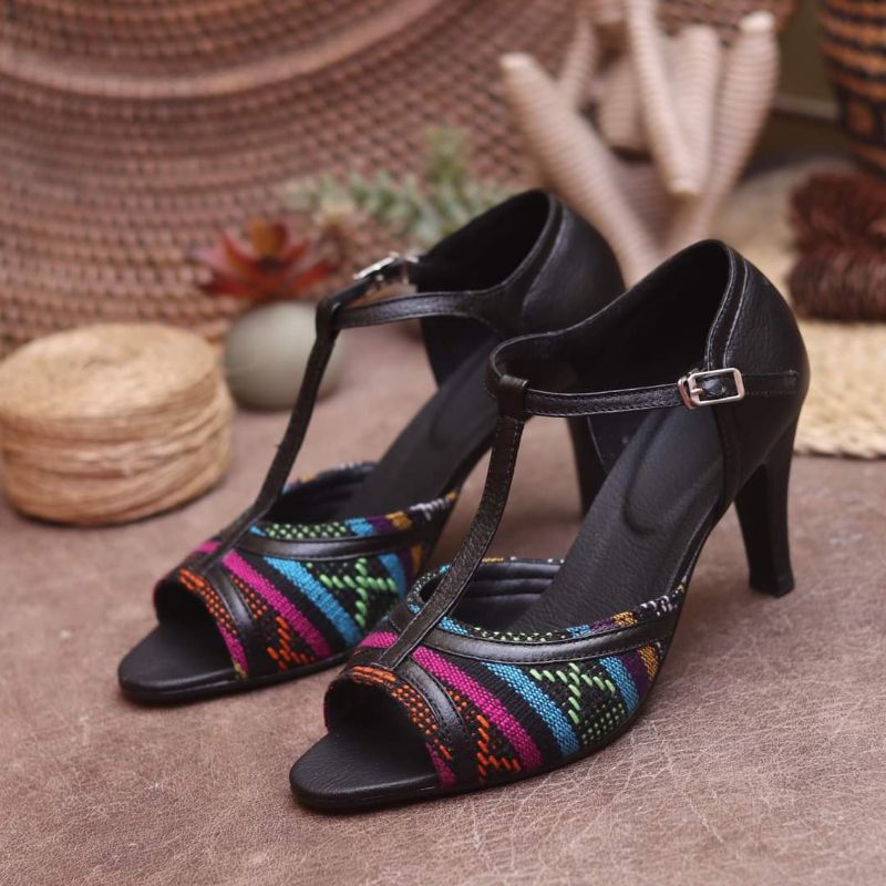 HEELS 7 CM, SEPATU PESTA, SEPATU TENUN NTT, SEPATU ETNIK, SEPATU HANDMADE