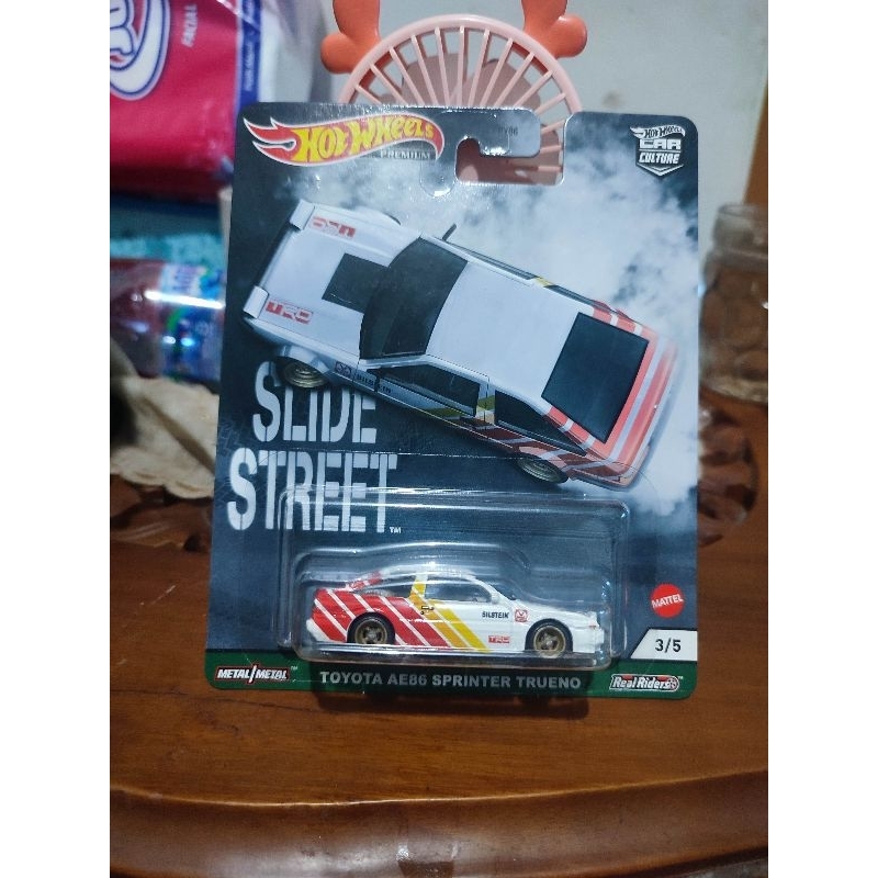 Hotwheels Toyota AE86 Sprinter Trueno Slide Street